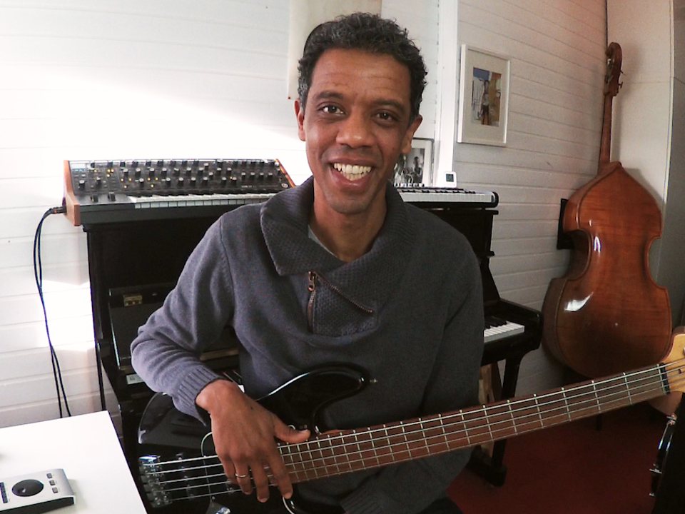 tiny lessons on how to preactise walking bass time